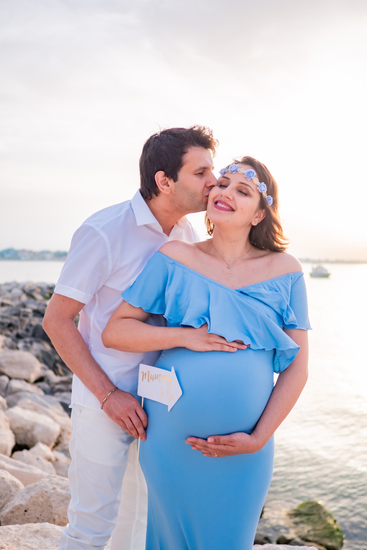 ﻿Maternity photo session seaside harbour Rimini